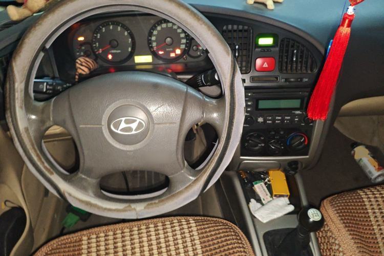 Used Hyundai Elantra 2007 1.6L Manual Comfort Model Center Console