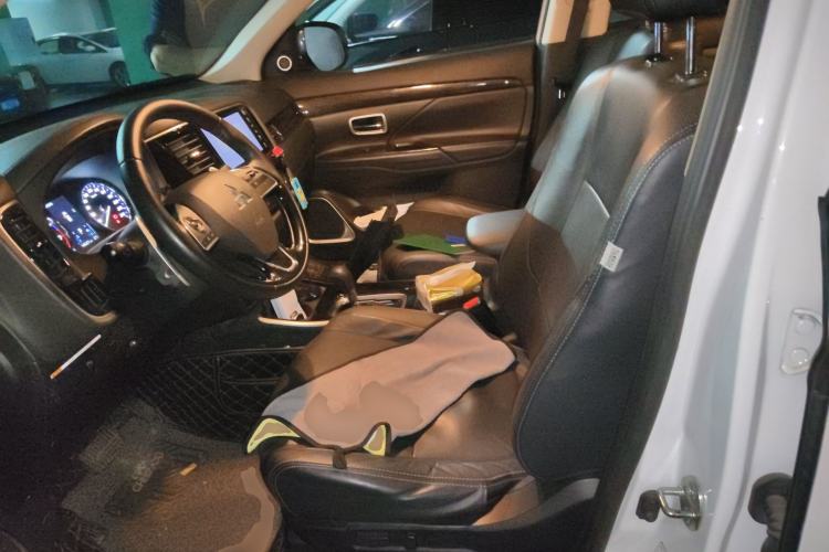 Used Mitsubishi Outlander 2018 2.4L 4x4 Luxury Edition 7-Seater
