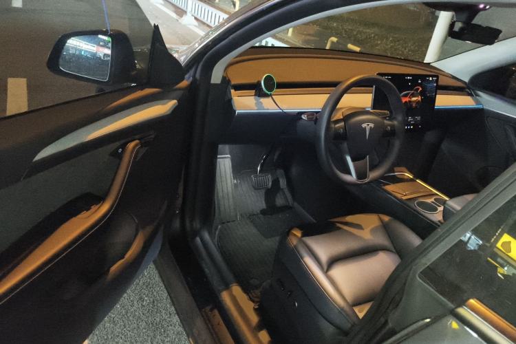 Used Tesla Model Y 2024 Long-Range All-Wheel-Drive Version