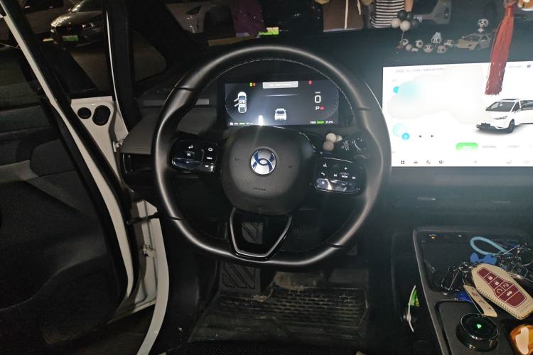 Used Hycan Z03 2022 510 km Range Trendy Cool Version 160 kW 61.13 kWh Steering Wheel