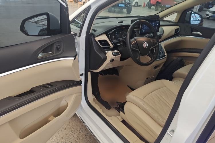 Used Buick GL8 2023 Facelifted Land Cruiser Executive Luxury Version