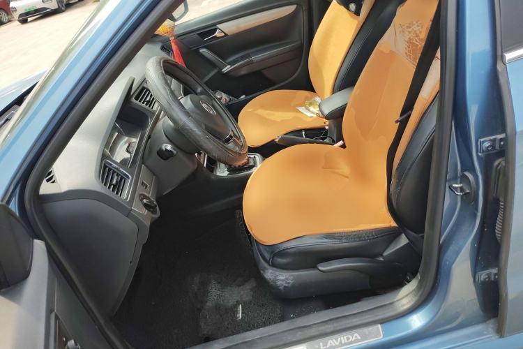 Used Volkswagen Lavida 2013 1.6L Automatic Comfort Edition
