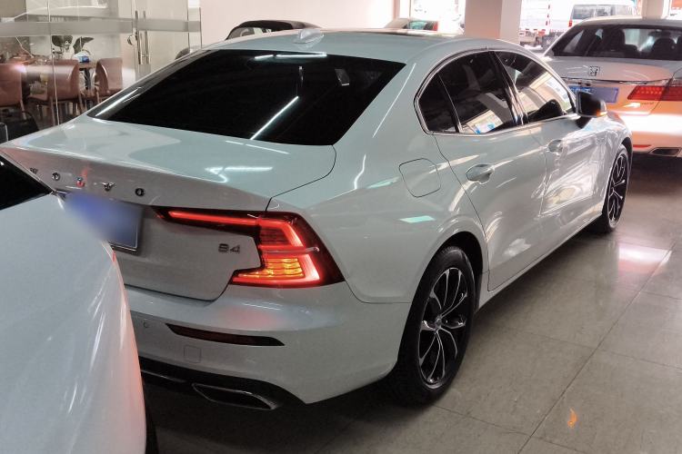 Used Volvo S60 2022 B4 Zhiyi Luxury Edition Rear Right 45 Deg