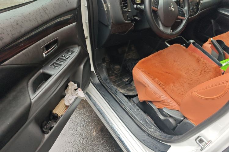 Used Mitsubishi Outlander 2021 2.0L Two-Wheel Drive Comfort Edition 5 Seats Driver Seat