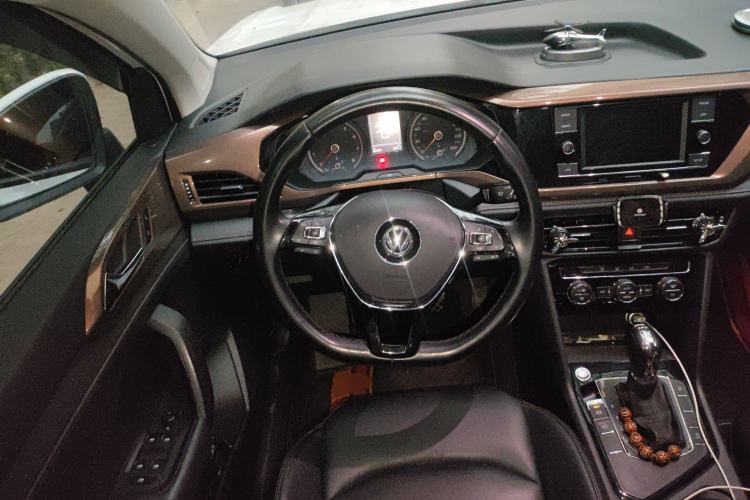 Used Volkswagen Tharu 2020 280TSI Two-Wheel Drive Comfort Edition China VI Standard Steering Wheel