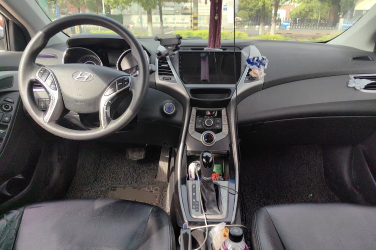 Used Hyundai Elantra (5th Generation / Langdong) 2015 1.6L Automatic Leading Model Center Console