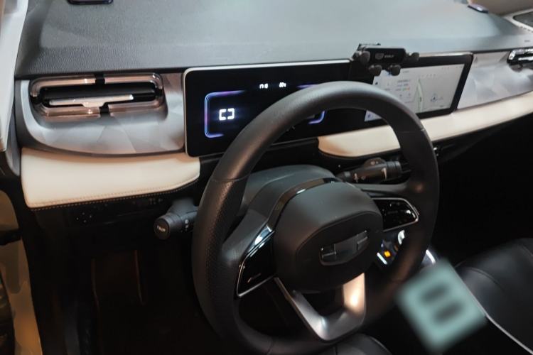 Used Geometry E Firefly 2024 301km Flowing Light
