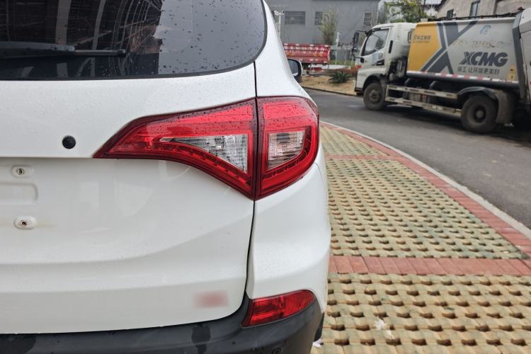 Used BYD Song 2017 Gaishe Upgrade Edition 1.5TID Automatic Elite Model Right Rear Taillight