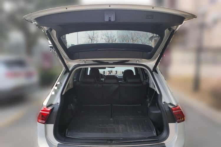 Used Volkswagen Tiguan L 2023 Facelift 380TSI Automatic All-Wheel Drive R-Line Flagship 7-Seater