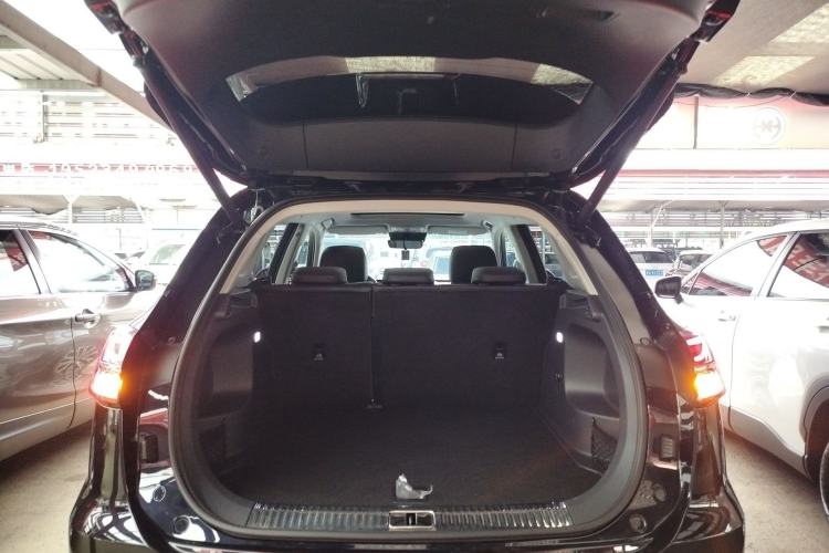 Used Hongqi HS5 2023 2.0T Four-Wheel Drive Flagship Pro Edition Trunk