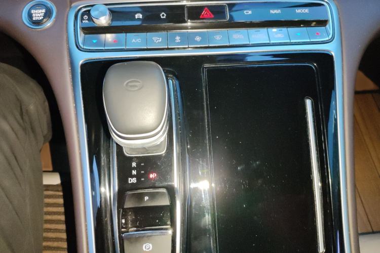 Used GAC Trumpchi M8 2021 Lingxiu Series 390T Ultimate Edition Gear Lever