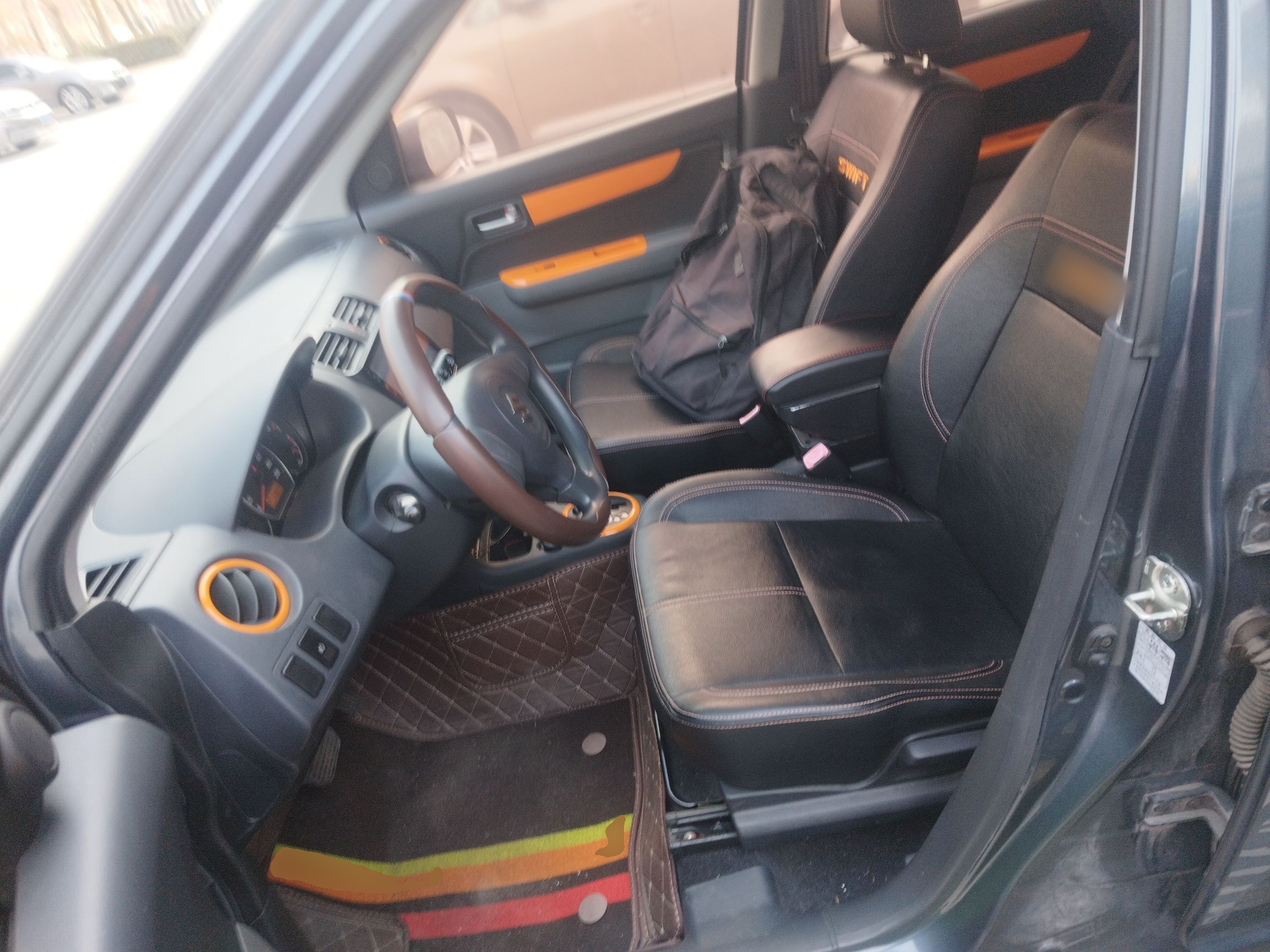 المقاعد الأمامية داخل السيارة