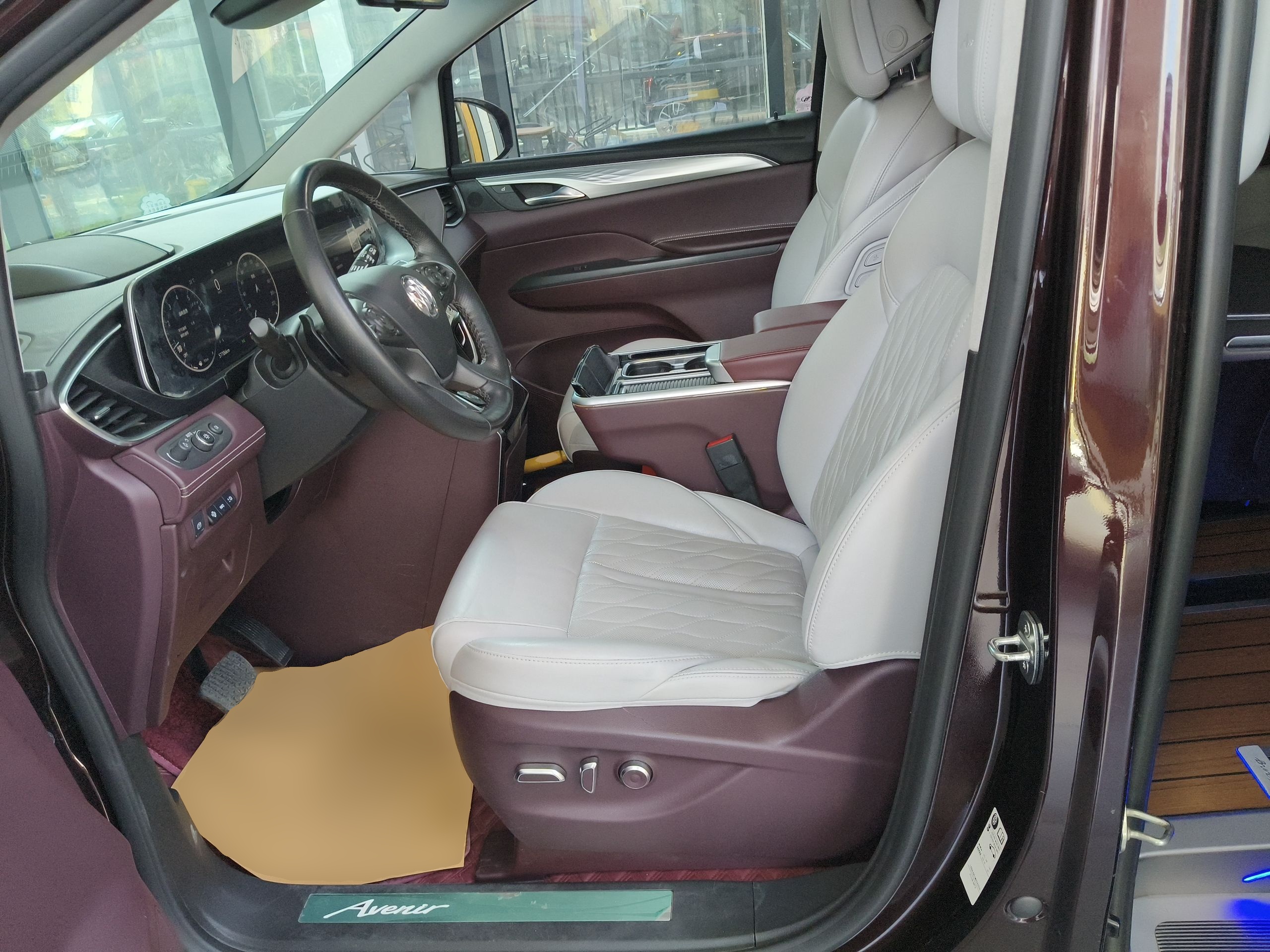 Переднее сиденье в автомобиле