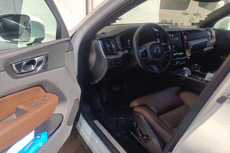 Used Volvo XC60 2022 B5 4x4 Smart Luxury Edition
