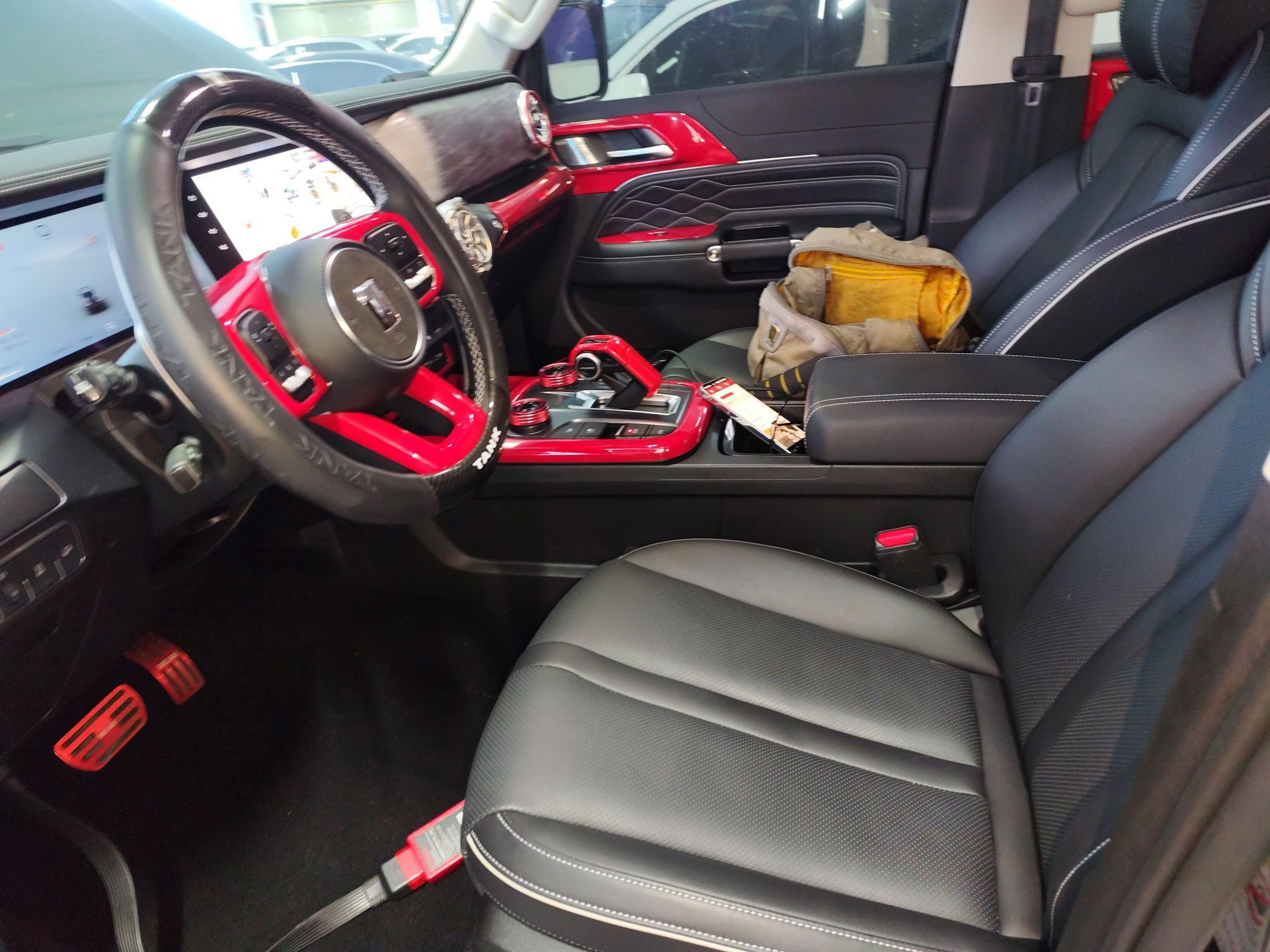 المقاعد الأمامية داخل السيارة