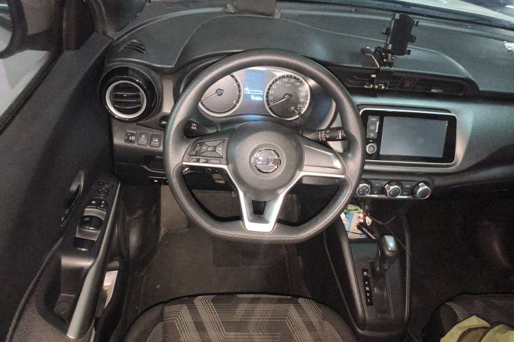 Used Nissan Kicks 2017 1.5L CVT Cool Enjoy Edition Steering Wheel