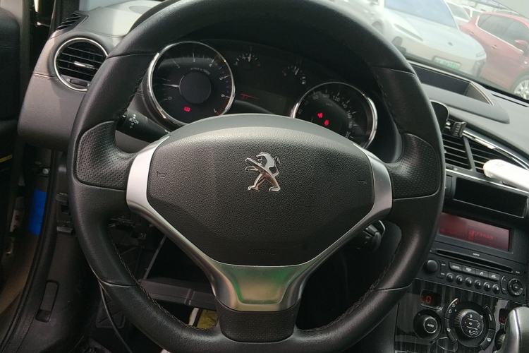 Used Peugeot 3008 2015 2.0L Automatic Trend Edition Steering Wheel