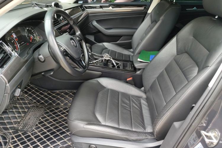 Used Volkswagen Phideon 2019 380TSI Two-Wheel Drive Business Edition China VI Standard Left Front Seat