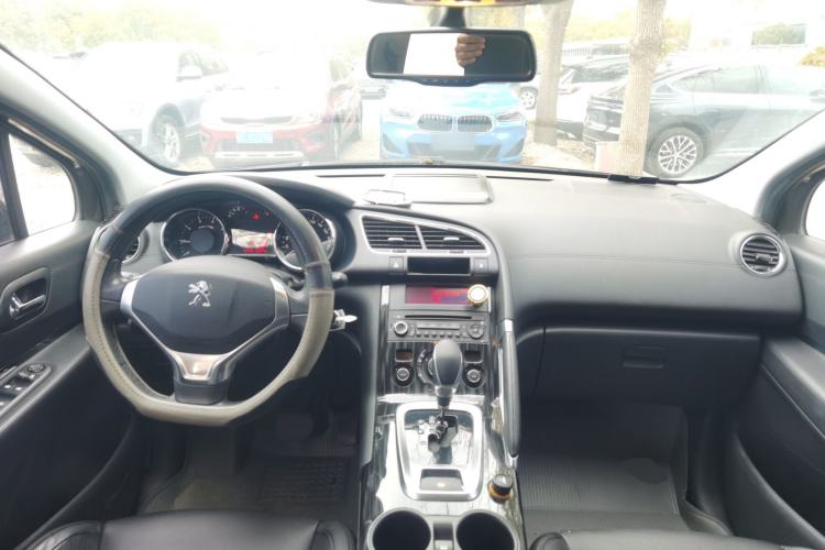 Used Peugeot 3008 2013 2.0L Automatic Trend Edition Center Console