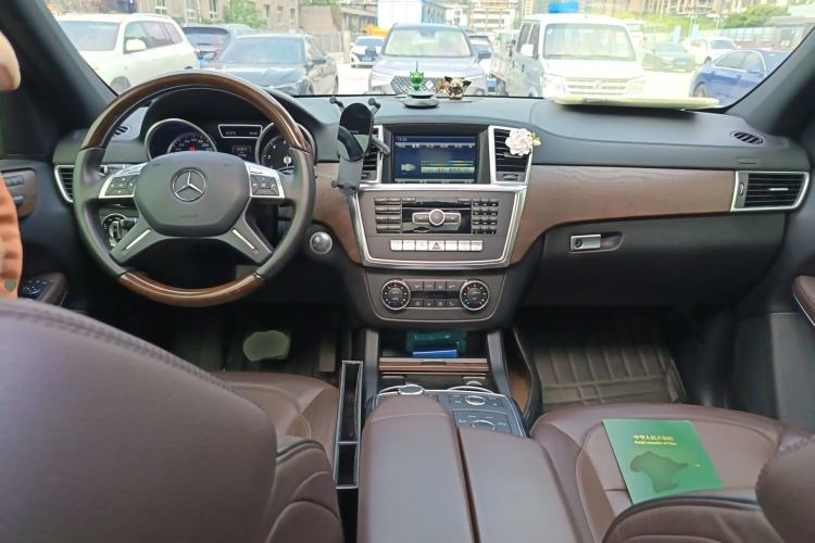 Used Mercedes-Benz GL-Class 2013 GL 500 4MATIC Center Console