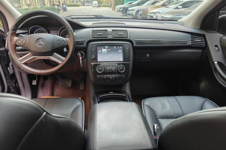 Used Mercedes-Benz R-Class 2017 R 320 4MATIC Business Edition Prestige Model
