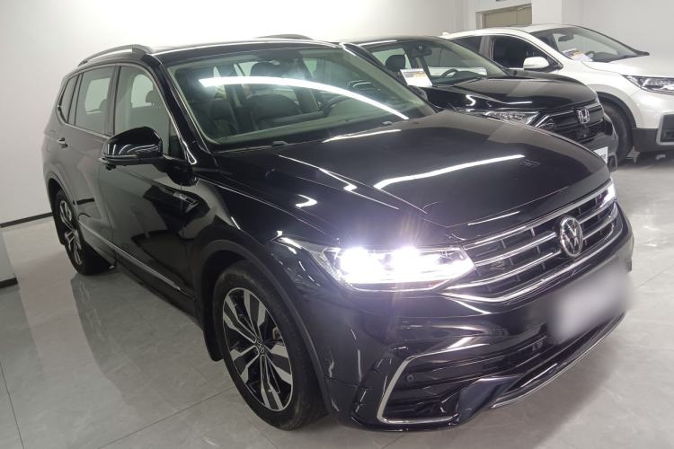 Used Volkswagen Tiguan L 2022 330TSI Automatic Two-Wheel Drive R-Line Enhanced Edition Front Right 45 Deg