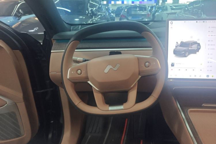 Used ONVO Luxeed L90 2025 Model—Ultra Six-Seater Version Steering Wheel