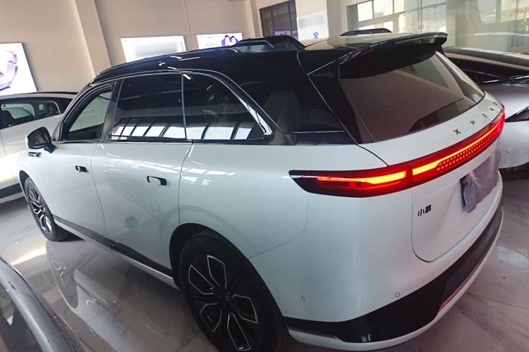 Used XPeng G9 2025 625 Long-Range Max Left Side