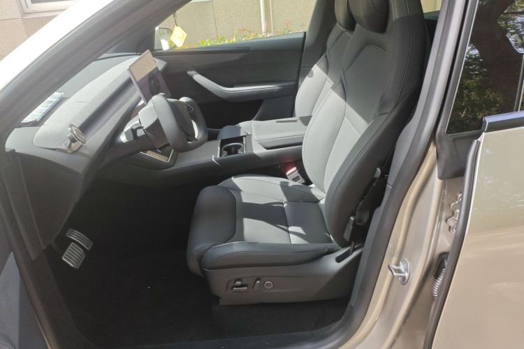 Used Tesla Model Y L 2025 Model Long-Range All-Wheel-Drive Version
