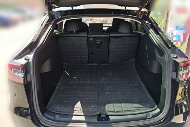 Used Tesla Model Y 2021 Standard Range Rear-Wheel Drive Version Trunk