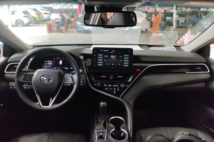 Used Toyota Camry 2021 2.5G Luxury Edition Center Console