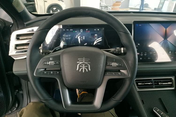 Used BYD Qin L 2025 DM-i Smart Drive 120KM Leading Model Steering Wheel