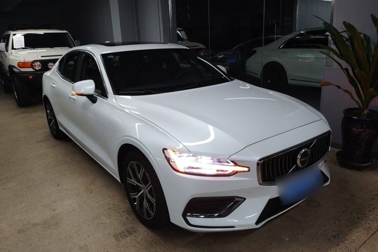 Used Volvo S60 2024 B4 Zhiyi Luxury Edition
