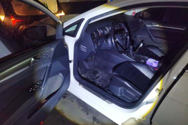 Used Volkswagen Golf 2015 1.4TSI Automatic Luxury Model
