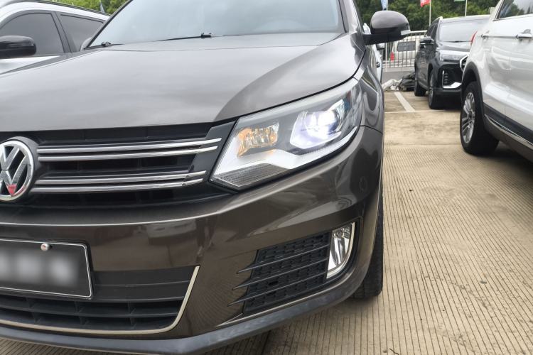 Used Volkswagen Tiguan 2015 1.8TSI Automatic All-Wheel-Drive Luxury Model Left Front Headlight