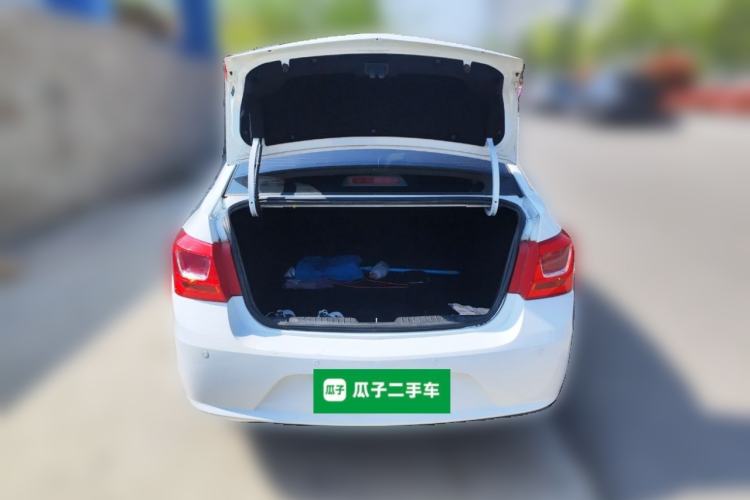 Used Chevrolet Cruze 2015 1.5L Classic SL MT Trunk