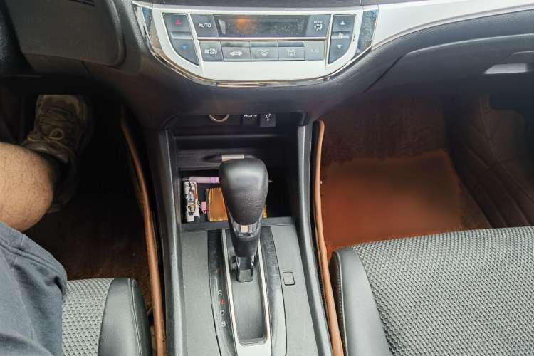 Used Honda Jade 2013 1.8L automatic Comfort version 5 seats