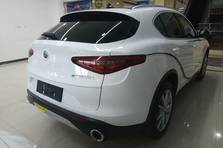 Used Alfa Romeo Stelvio 2017 2.0T 280HP Luxury Edition Rear Right 45 Deg