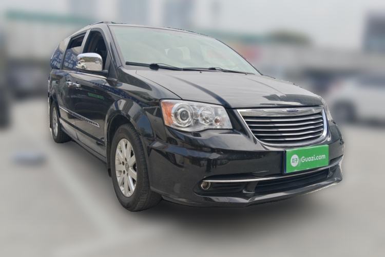 Used Chrysler Grand Voyager 2013 3.6L Luxury Edition Front Right 45 Deg