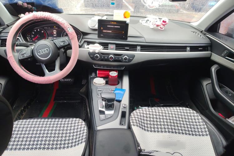 Used Audi A4L 2018 30th Anniversary Edition 40 TFSI Trendy Model Center Console