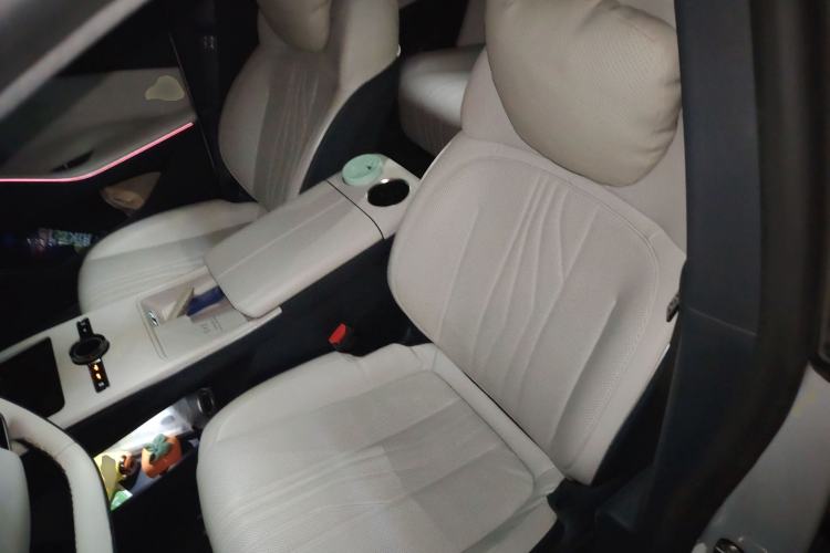 Used Geely Galaxy E8 2024 665 km Range Rear-Drive Starship Long-Range Version
