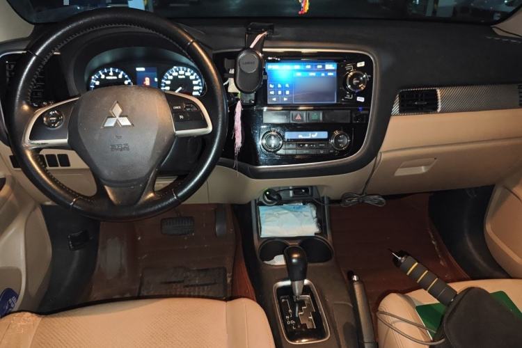 Used Mitsubishi Outlander 2013 2.4L 4x4 Luxury Navigation Edition 5 Seats
