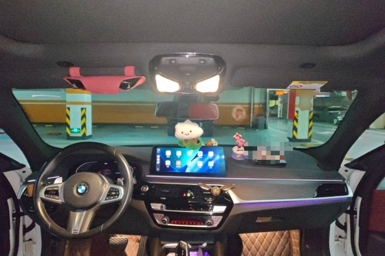 Used BMW 5 Series 2022 Second Facelift 530Li Luxury Version M Sport Package Center Console