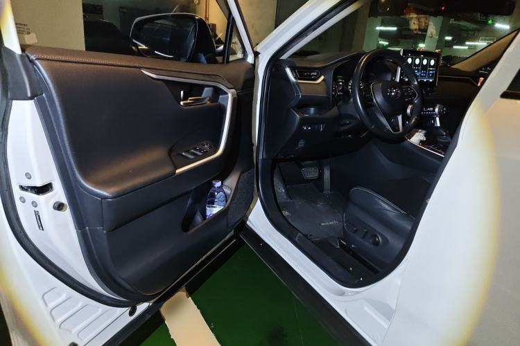 Used Toyota Wildlander 2022 2.0L CVT Two-Wheel Drive Luxury Edition Driver Seat