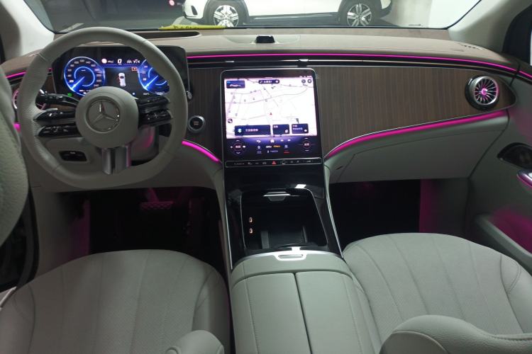 Used Mercedes-Benz EQE SUV 2023 350 4MATIC Luxury Edition Center Console