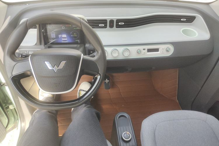 Used Wuling Hongguang MINIEV 2022 Macaron Premium Model – Lithium Iron Phosphate Center Console