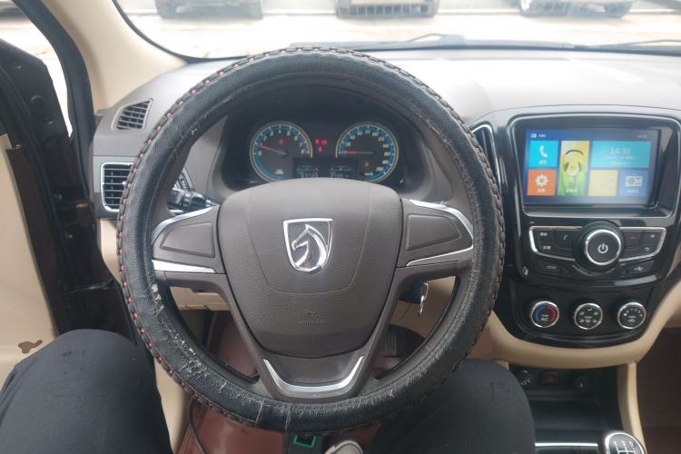 Used Baojun 730 2014 1.5L manual Comfort ESP version 7 seats
