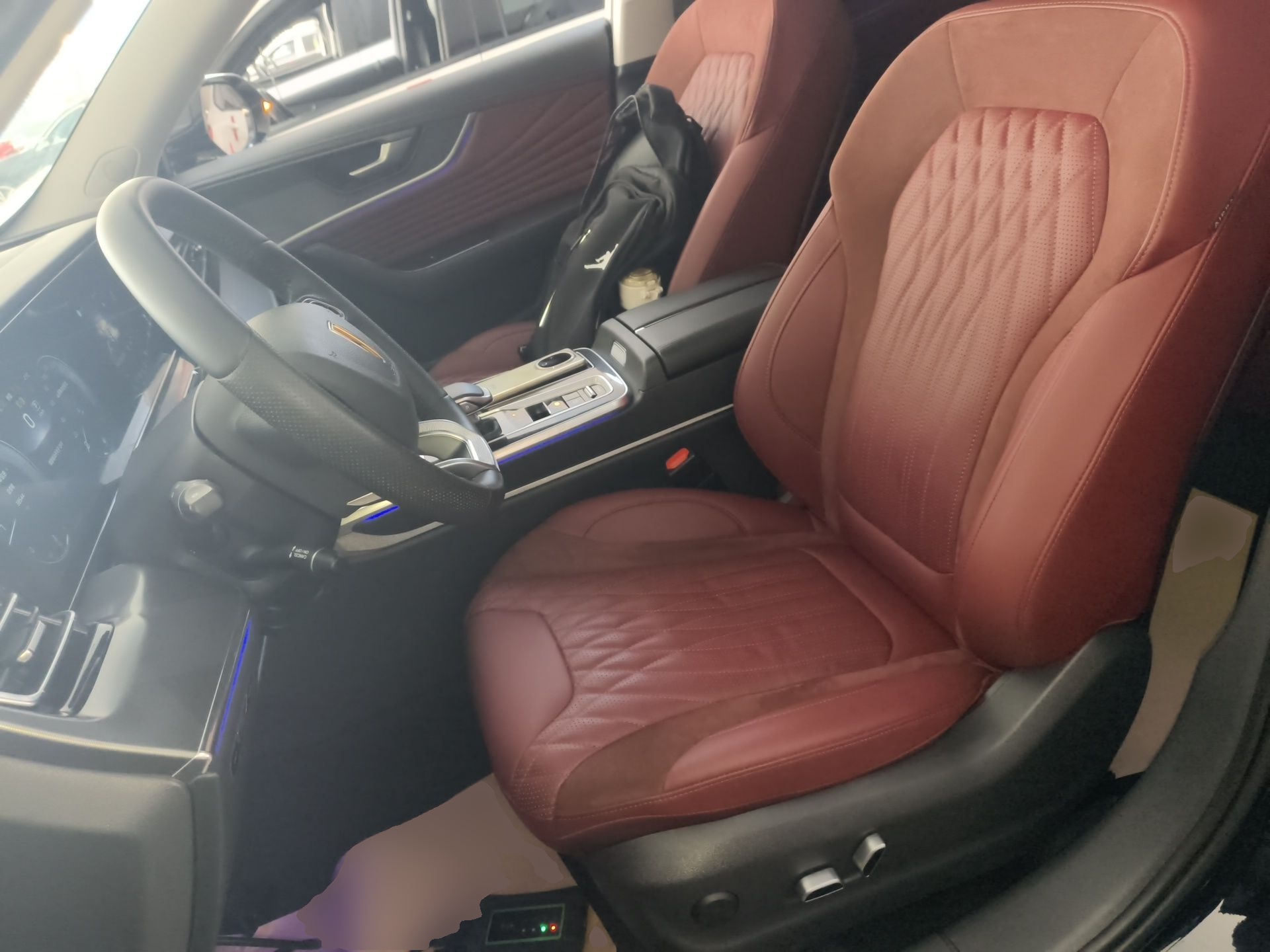 المقاعد الأمامية داخل السيارة