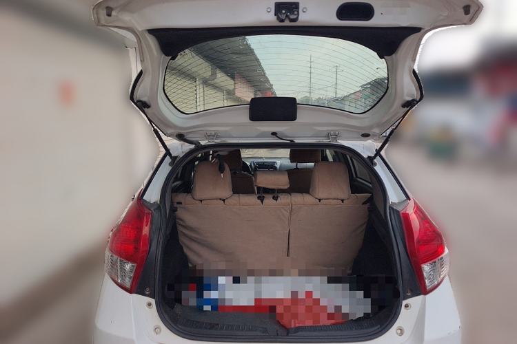 Used Toyota YARiS L Zhi Xuan 2015 1.5E Automatic Charm Edition Trunk