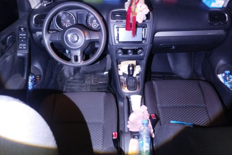 Used Volkswagen Golf 2011 1.6L Automatic Fashion Edition Center Console